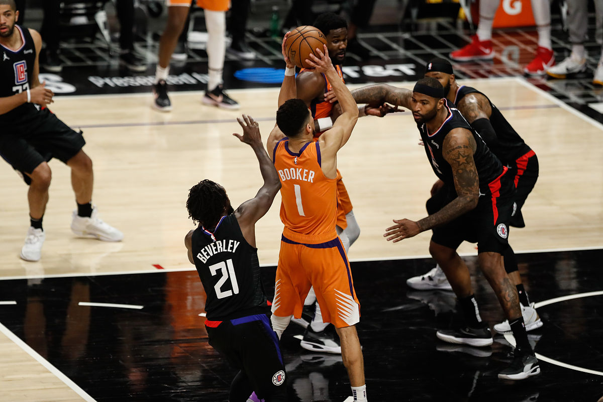 浓眉哥在篮网比赛中比分优势明显,绝杀引发热议!-开云网址